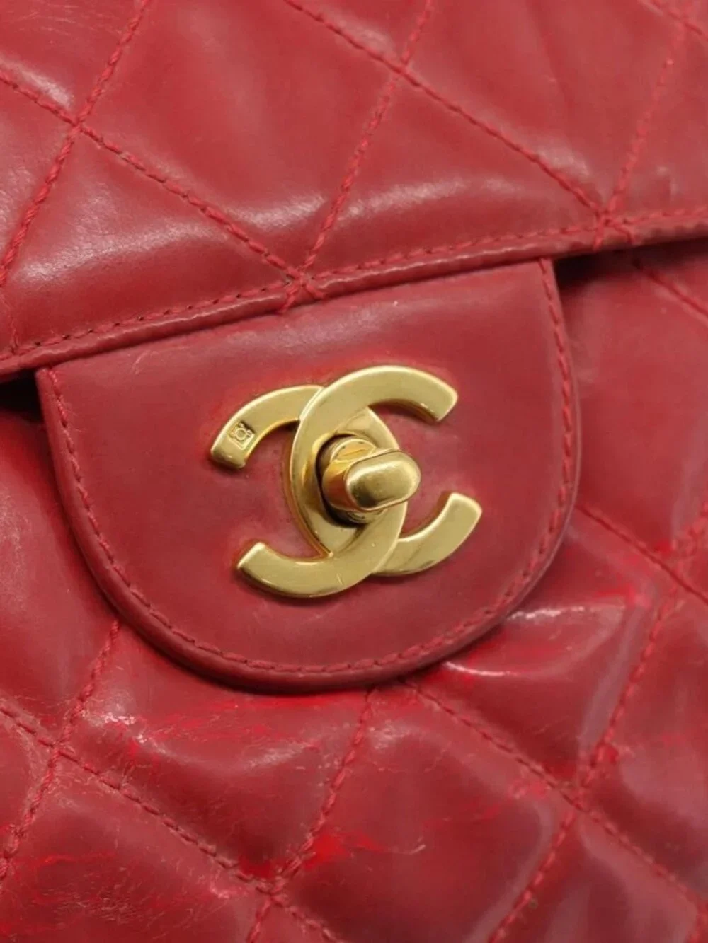 CHANEL brand	chanel color	red